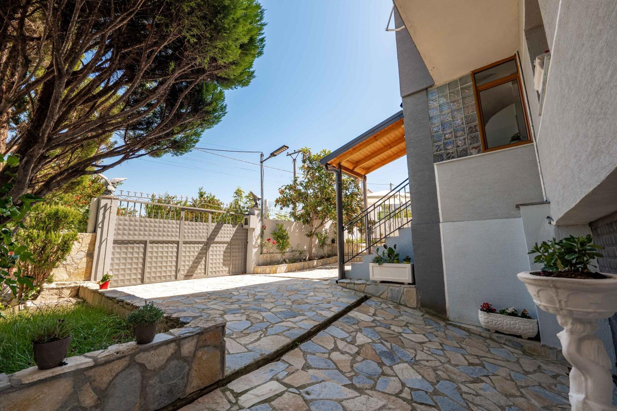 Kalpazo Kaja Vila Garden Golem  Exterior photo
